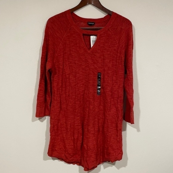 Torrid Keyhole Tunic Red Orchid - Picture 2 of 8